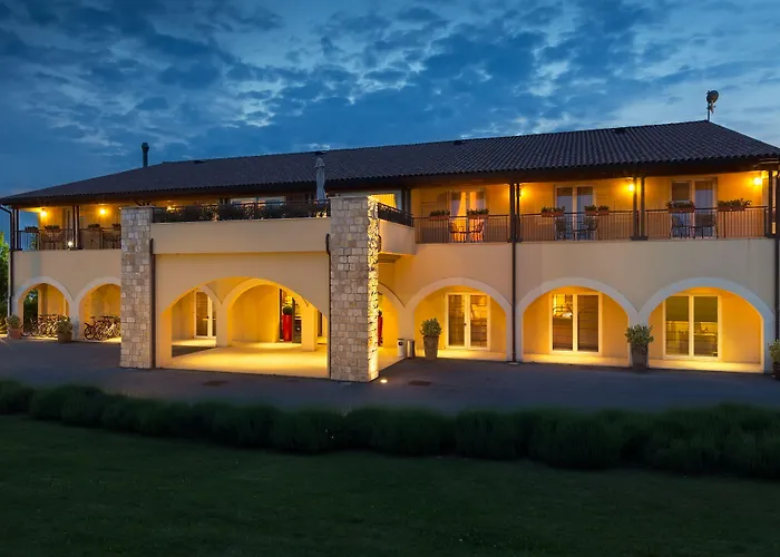 Leonardo Di Garda - Wellness And מלון לאזיסה