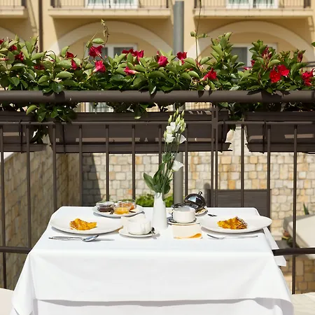 Leonardo Di Garda - Wellness And ホテル