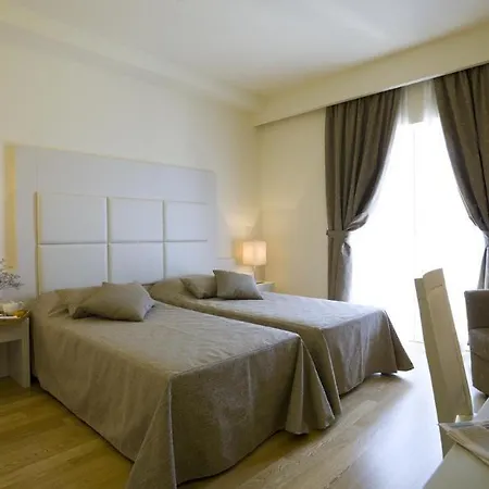 Leonardo Di Garda - Wellness And 4* לאזיסה